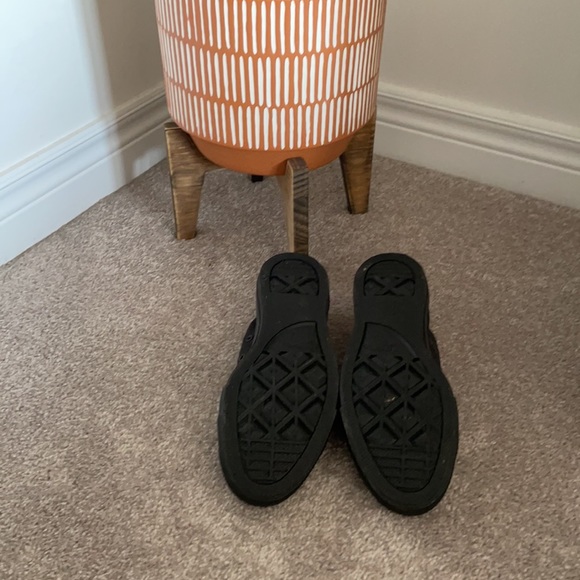 Converse | All Black Low Tops - Picture 4 of 6